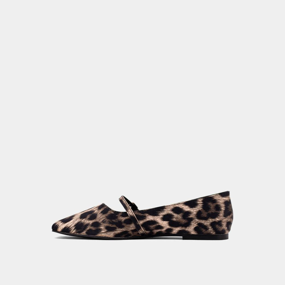 Adele Flat