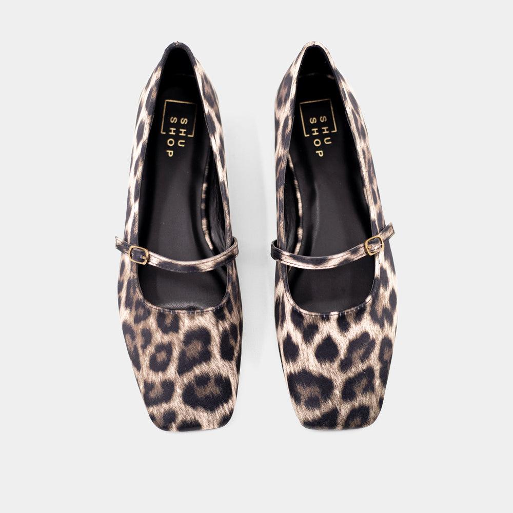 Adele Flat